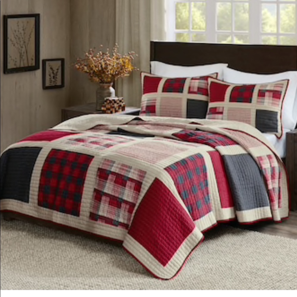 Woolrich king size quilt with shams. New in box.
